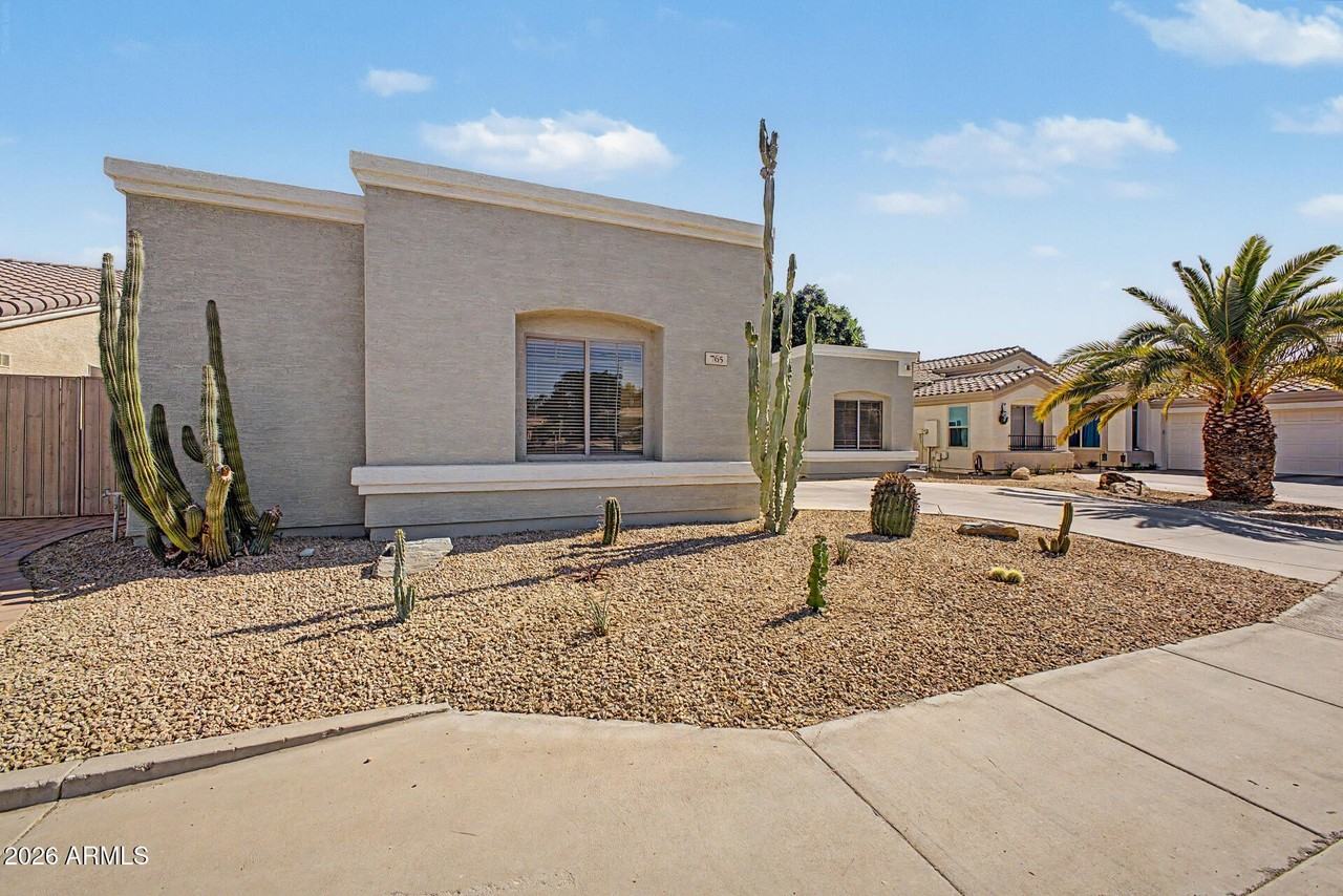 765 W Ebony Way - Photo 3 of 42