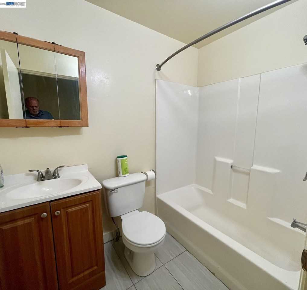 16845 Robey Dr - Photo 2 of 5