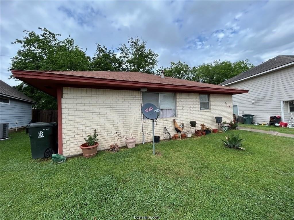 1913 Pine Tree Dr #B
