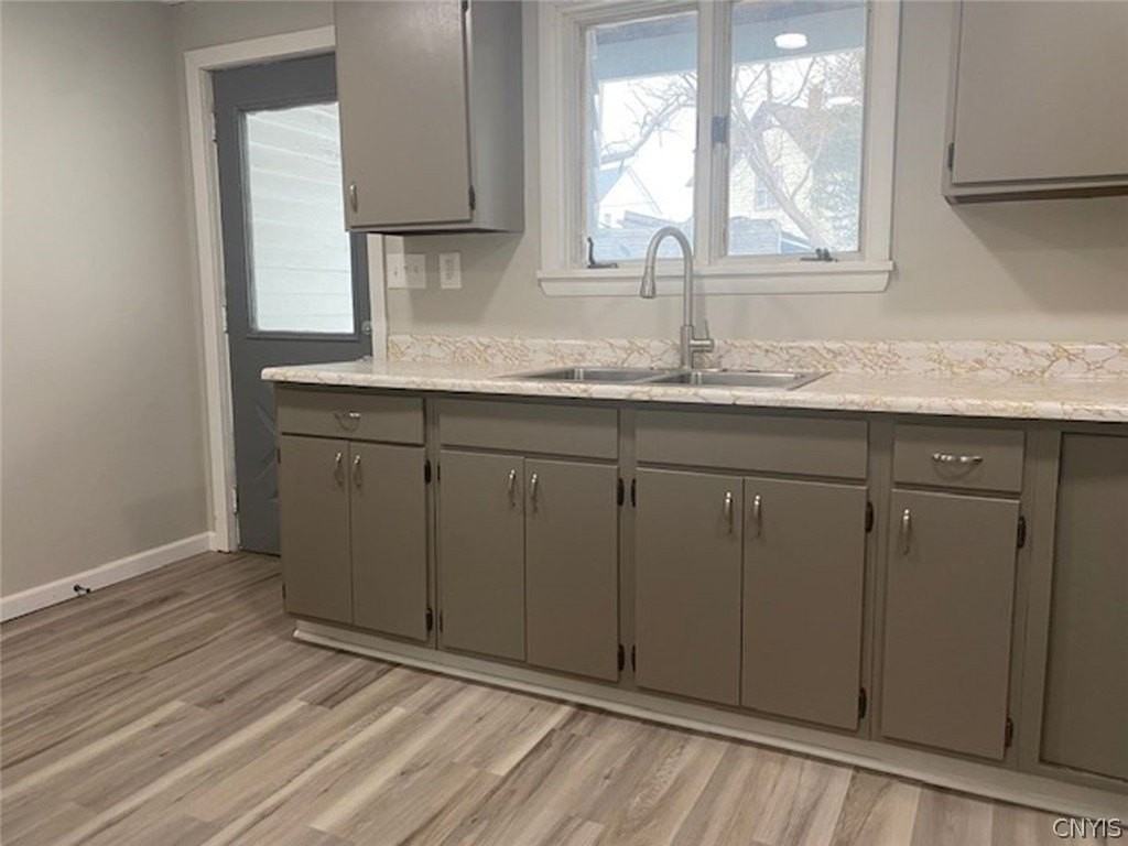 142 N Mechanic St - Photo 2 of 7
