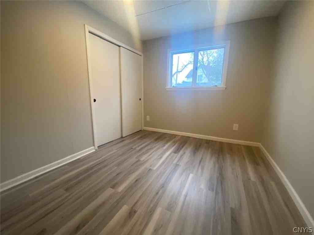 142 N Mechanic St - Photo 4 of 7