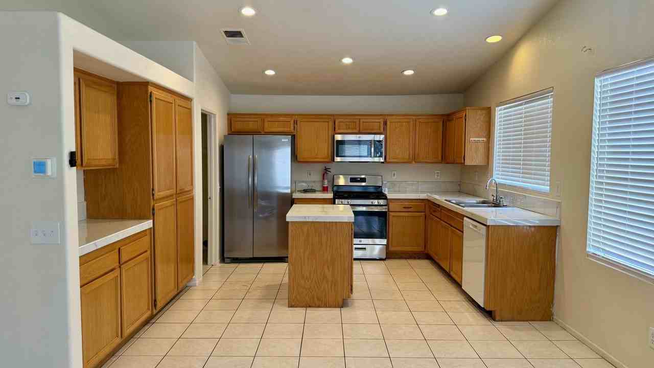 82259 Calico Ave - Photo 3 of 23