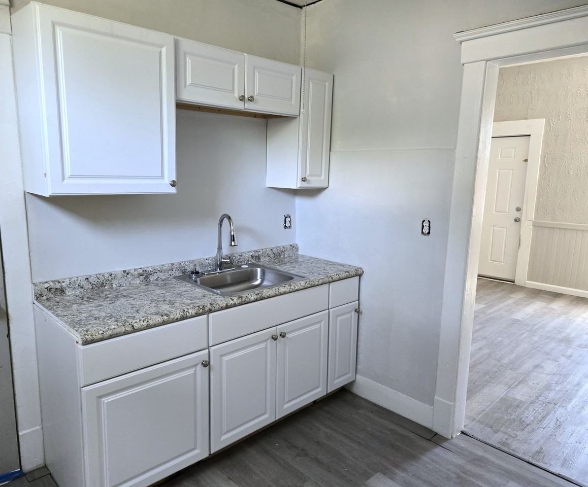 3912 Archwood Ave - Photo 2 of 8