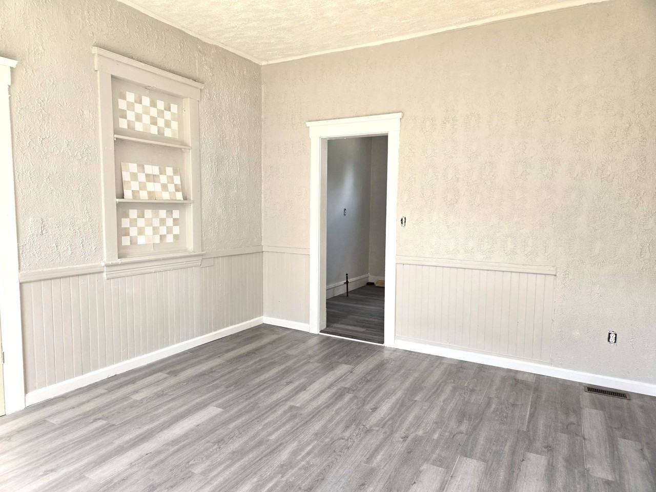 3912 Archwood Ave - Photo 3 of 8