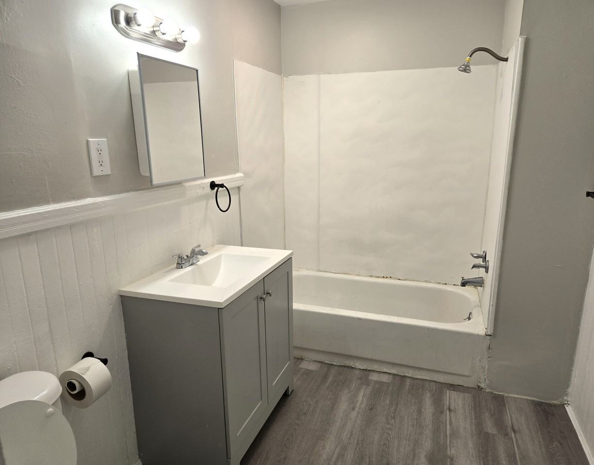 3912 Archwood Ave - Photo 5 of 8