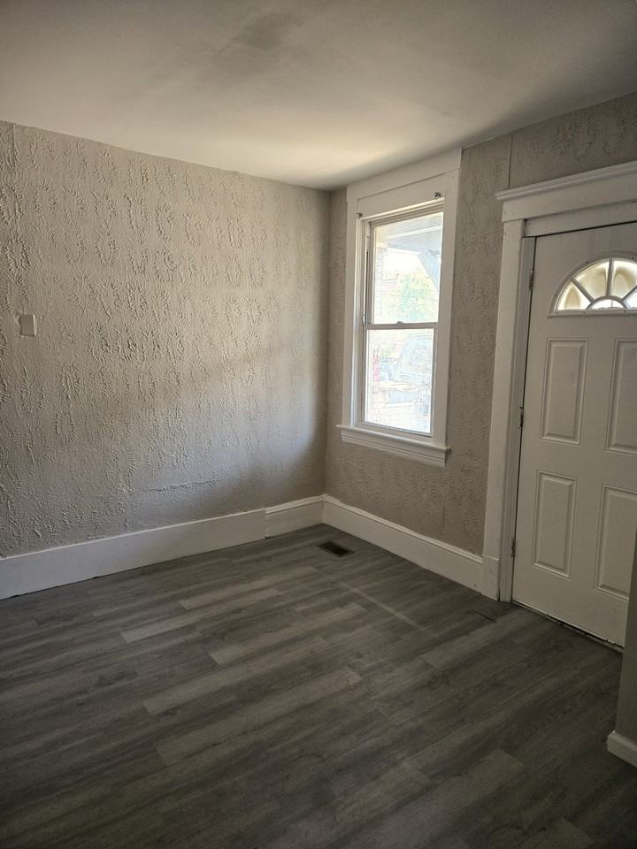 3912 Archwood Ave - Photo 6 of 8