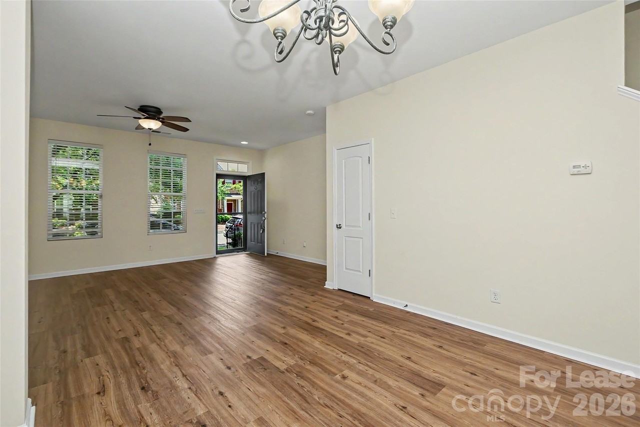 11233 Cedar Walk Ln - Photo 3 of 21