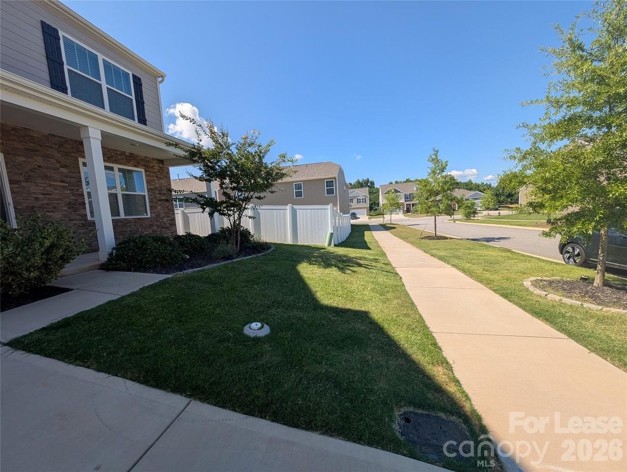 2167 Vanderlyn St - Photo 2 of 42