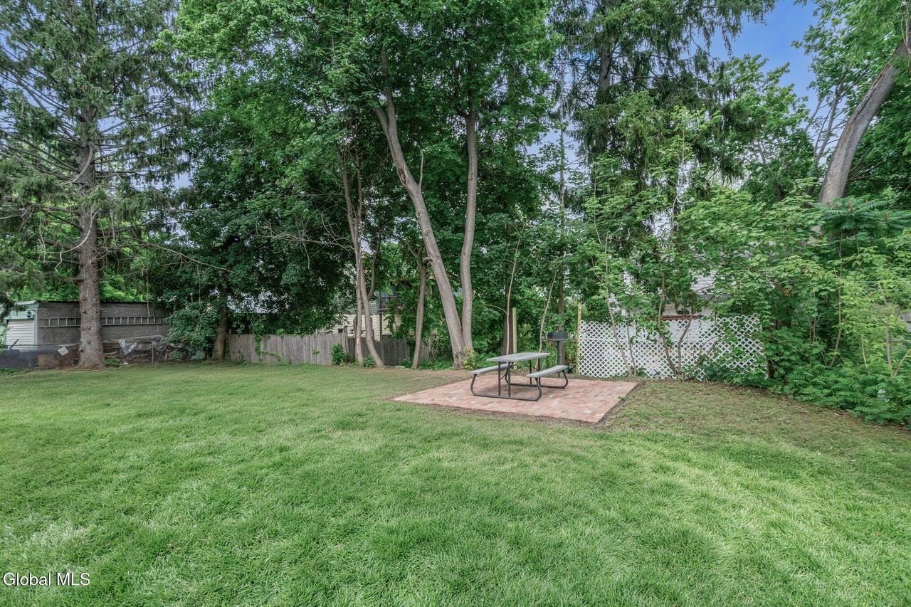 521 Warren St #3 - Photo 4 of 50