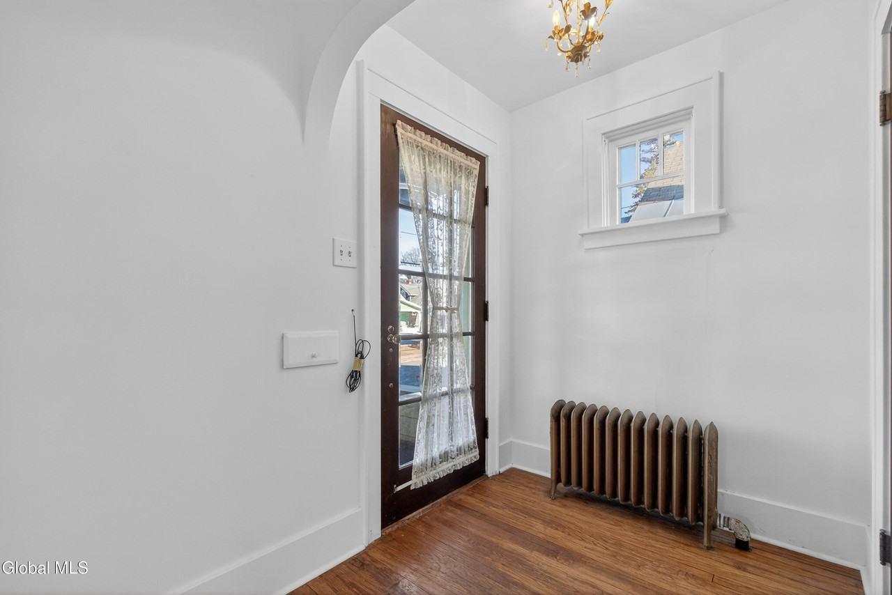 1418 Garner Ave - Photo 3 of 35