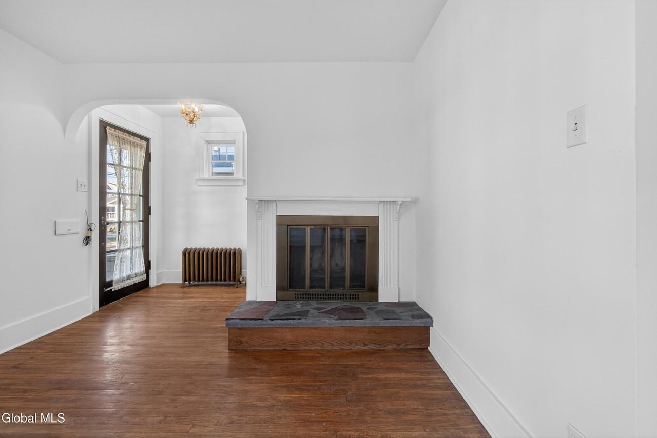 1418 Garner Ave - Photo 4 of 35