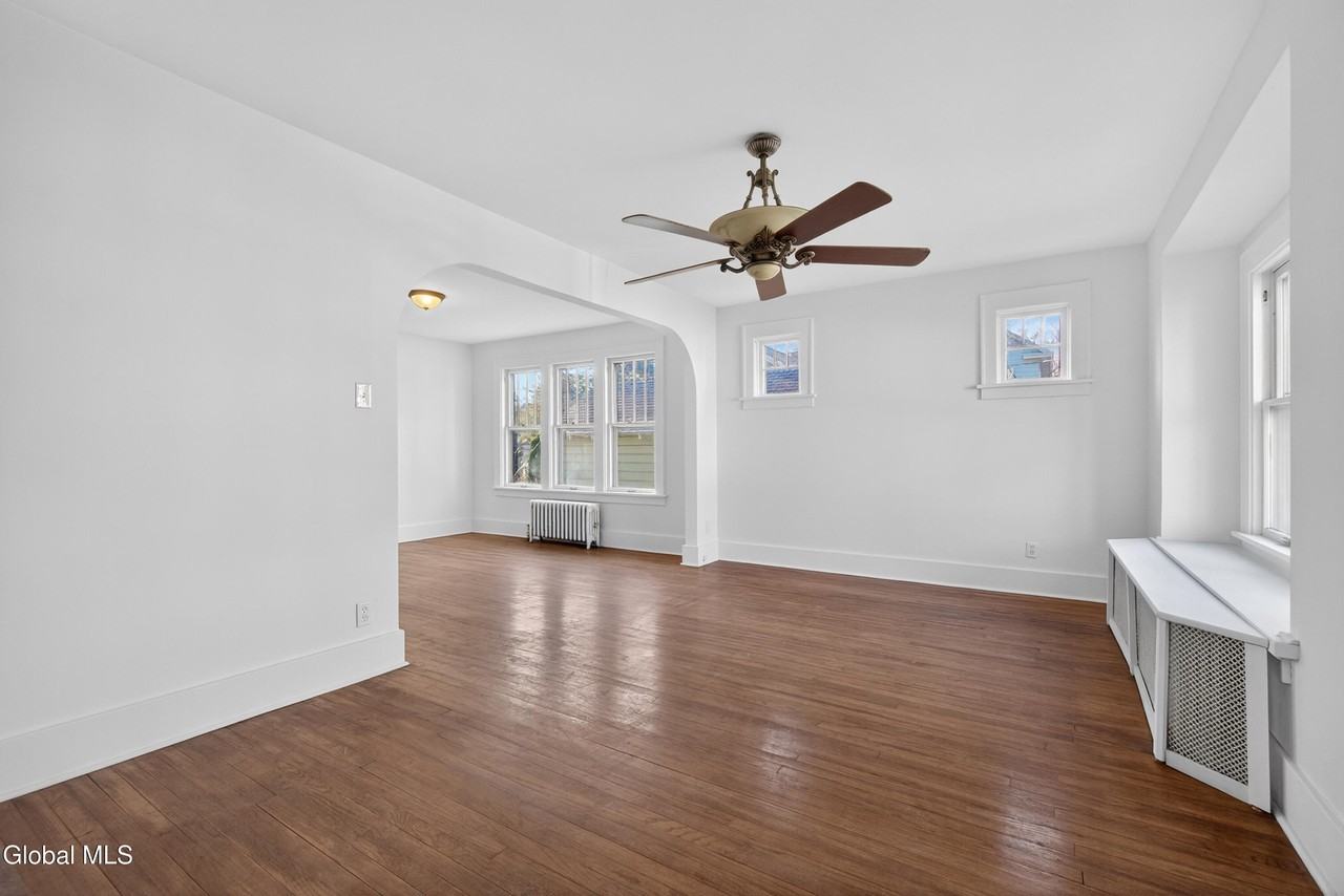 1418 Garner Ave - Photo 5 of 35