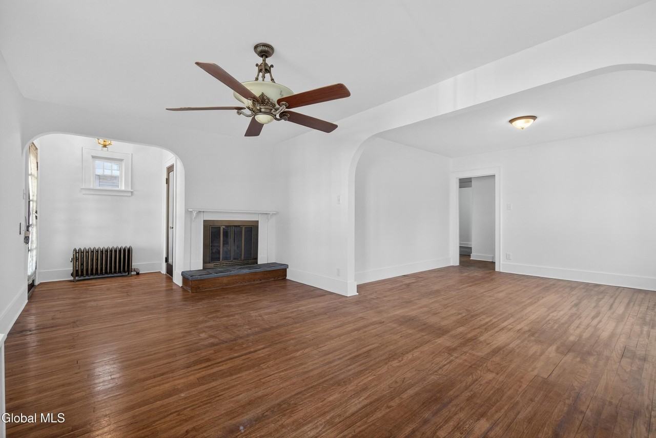1418 Garner Ave - Photo 6 of 35