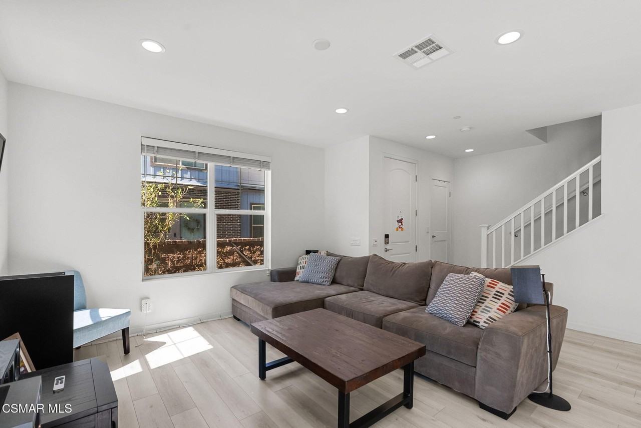 122 Red Brick Dr #6 - Photo 4 of 39