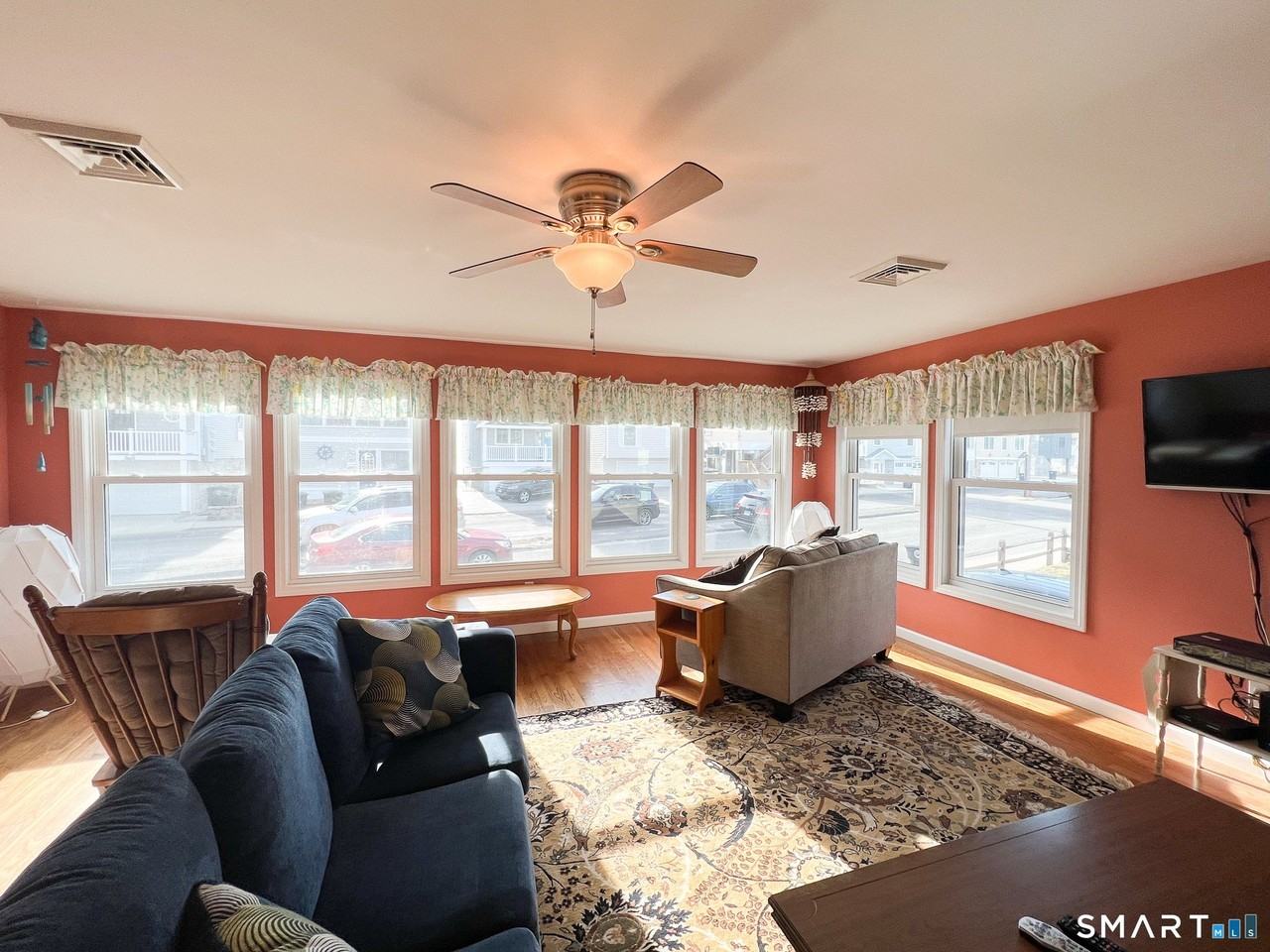 754 E Broadway - Photo 4 of 16