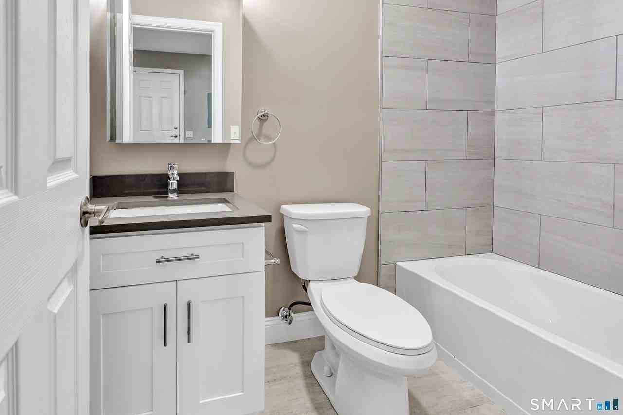 412 Howe Ave #D - Photo 2 of 7