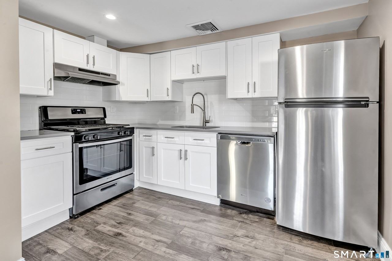 412 Howe Ave #D - Photo 3 of 7