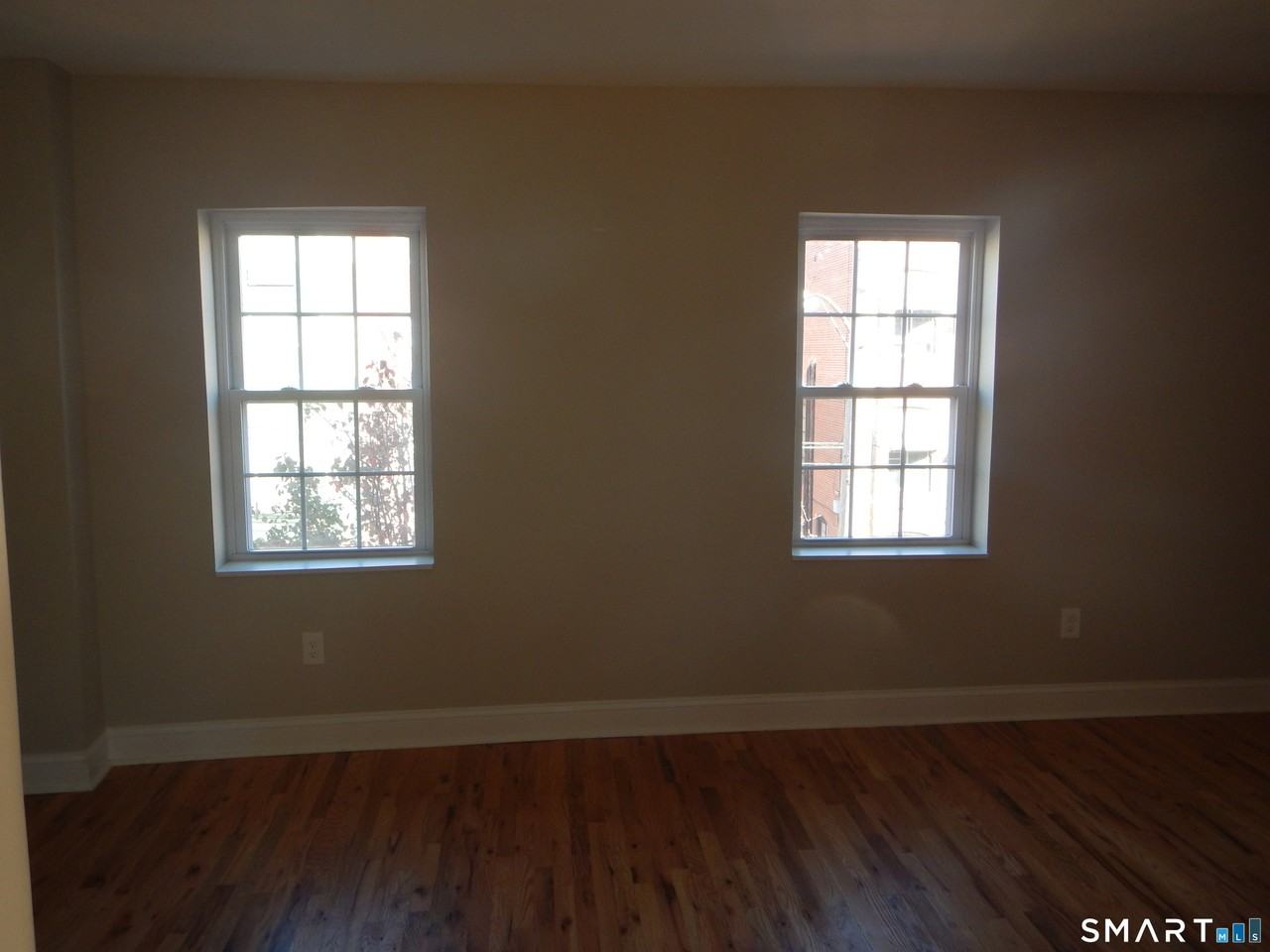 412 Howe Ave #D - Photo 4 of 7