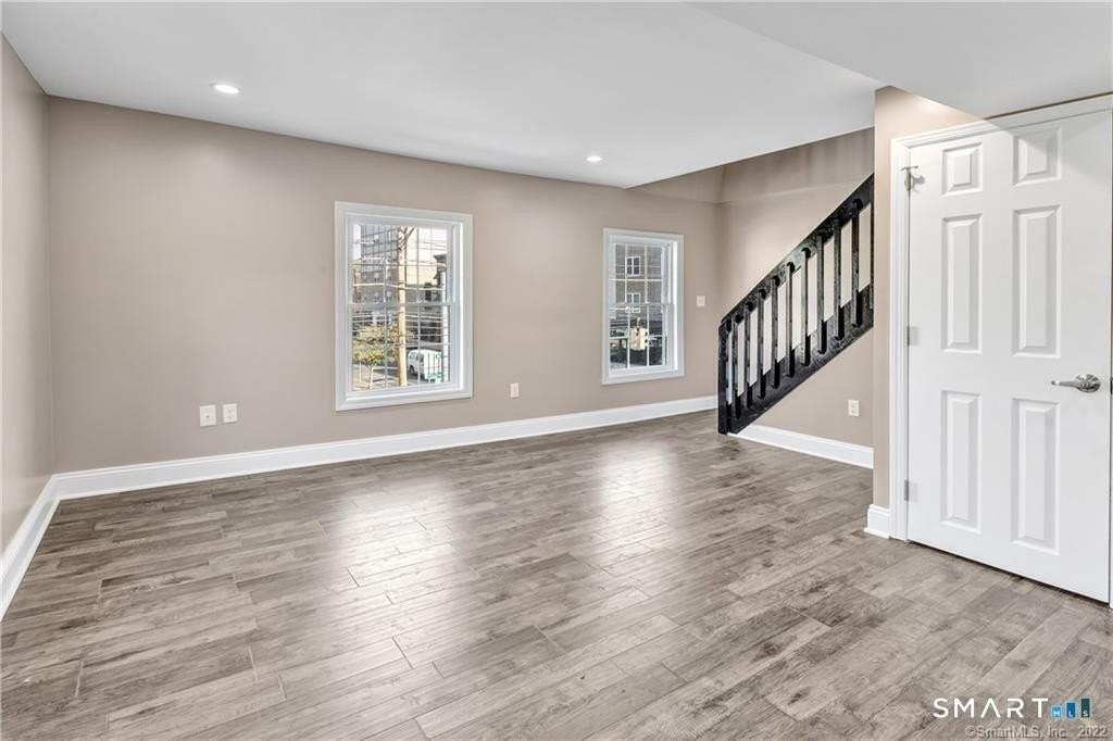 418 Howe Ave #E - Photo 5 of 9