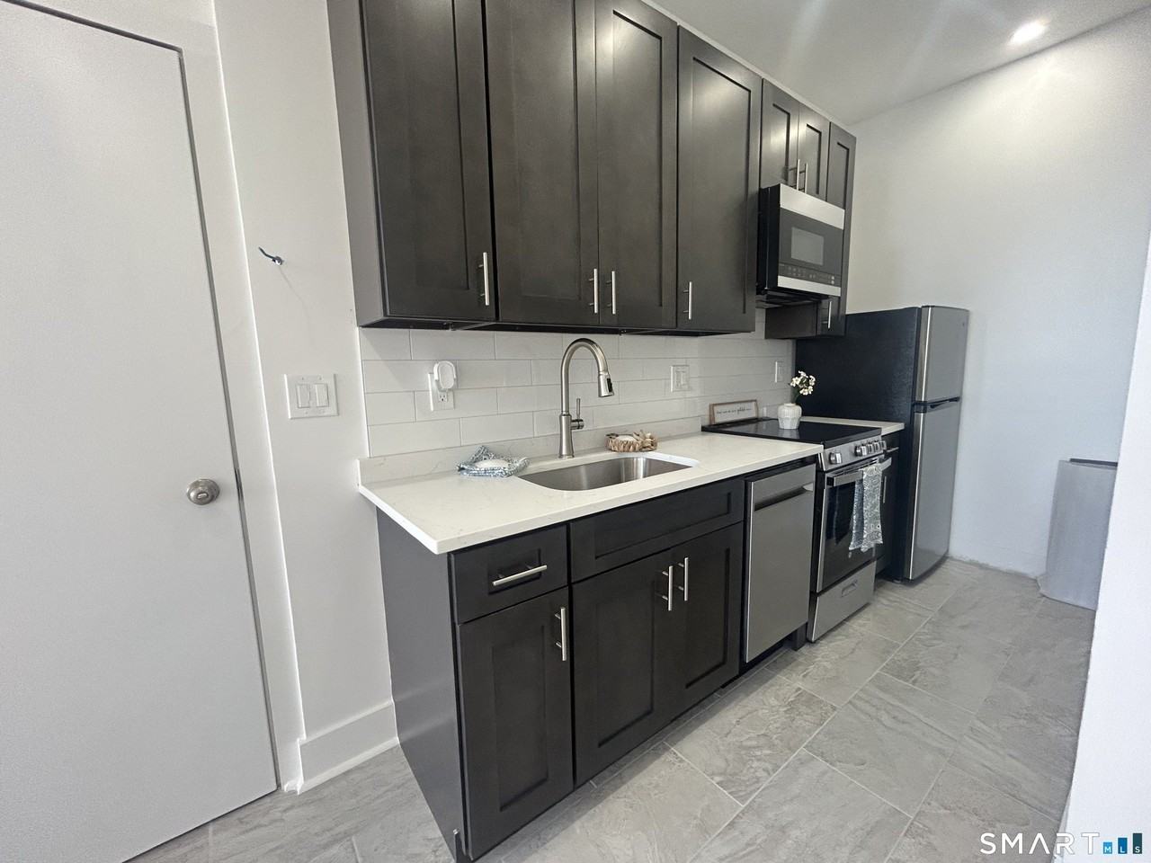 207 Bank St #202 - Photo 2 of 20