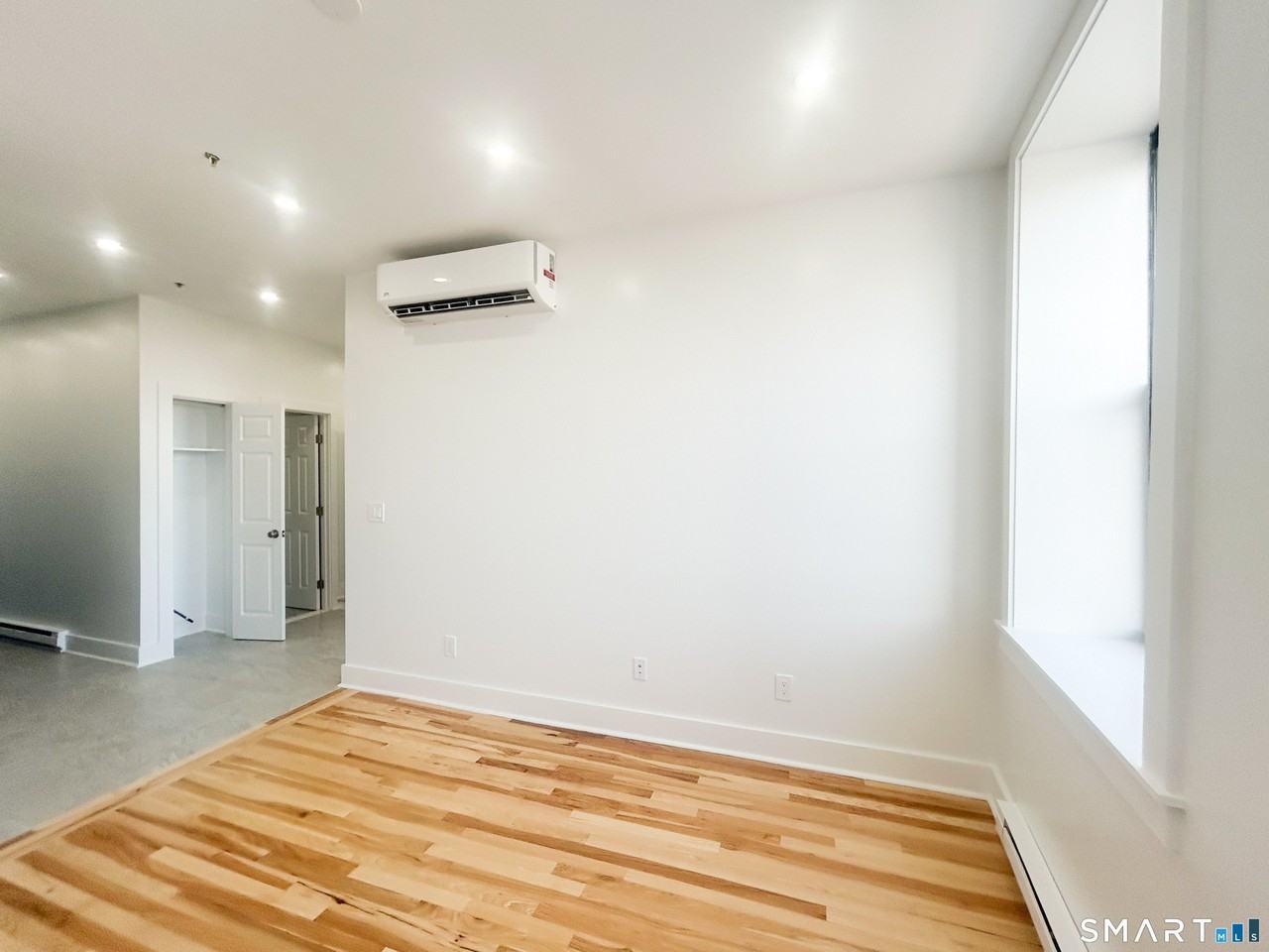 207 Bank St #202 - Photo 3 of 20