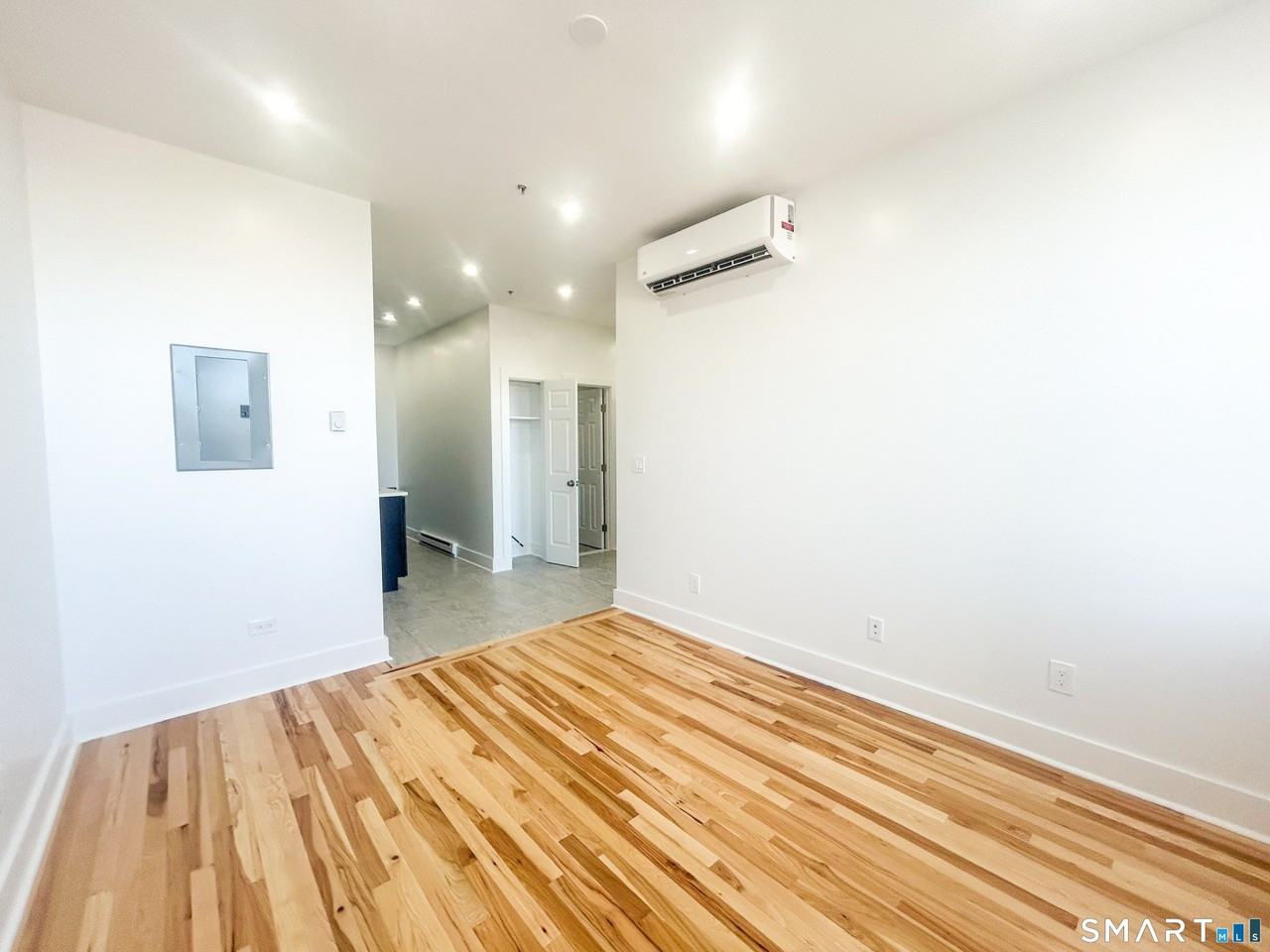 207 Bank St #202 - Photo 4 of 20
