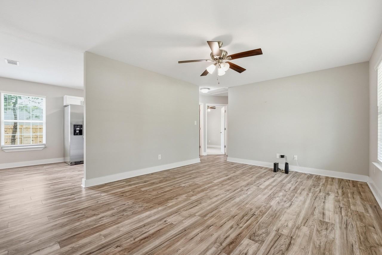 254 E Iris Ln - Photo 4 of 41