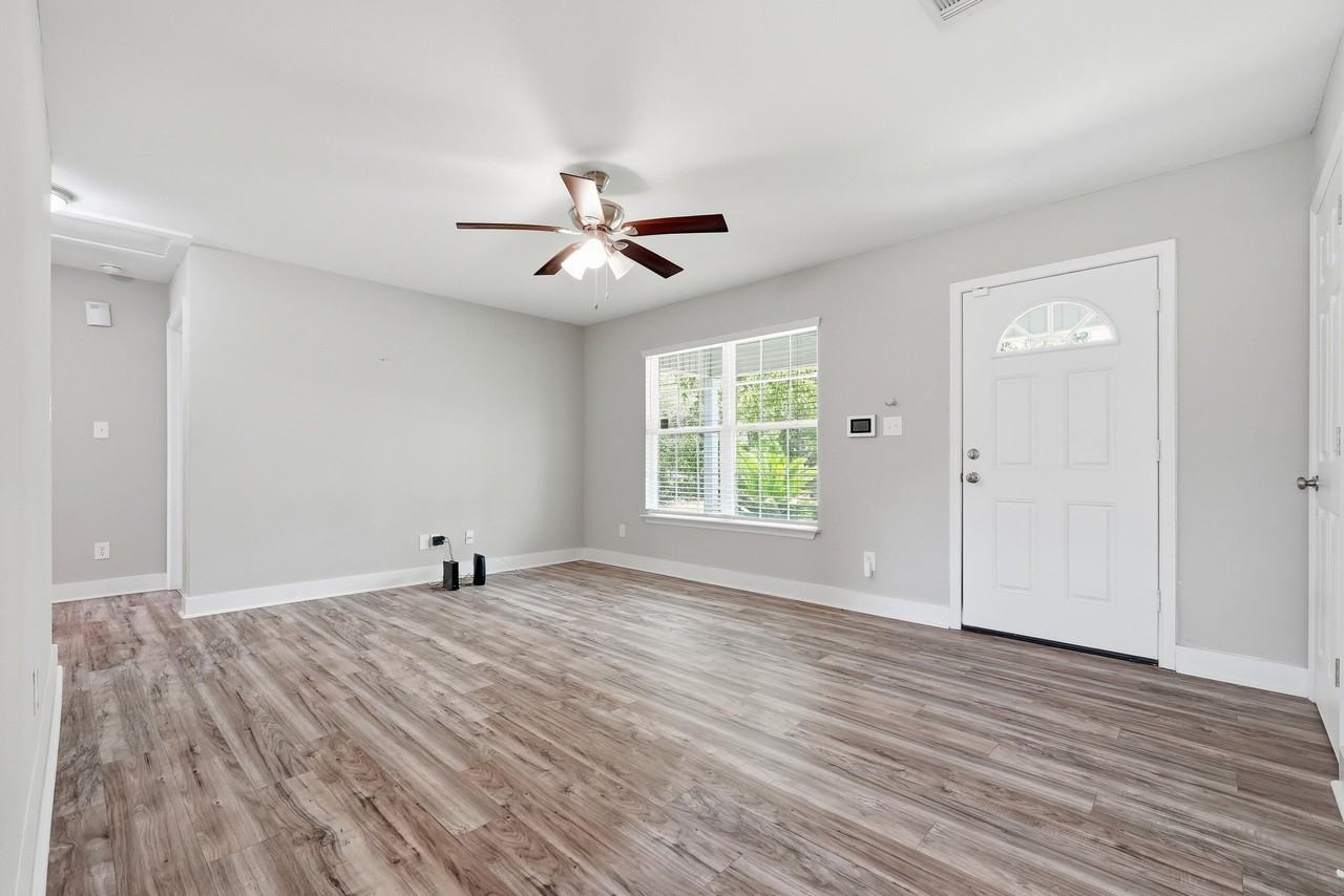 254 E Iris Ln - Photo 5 of 41