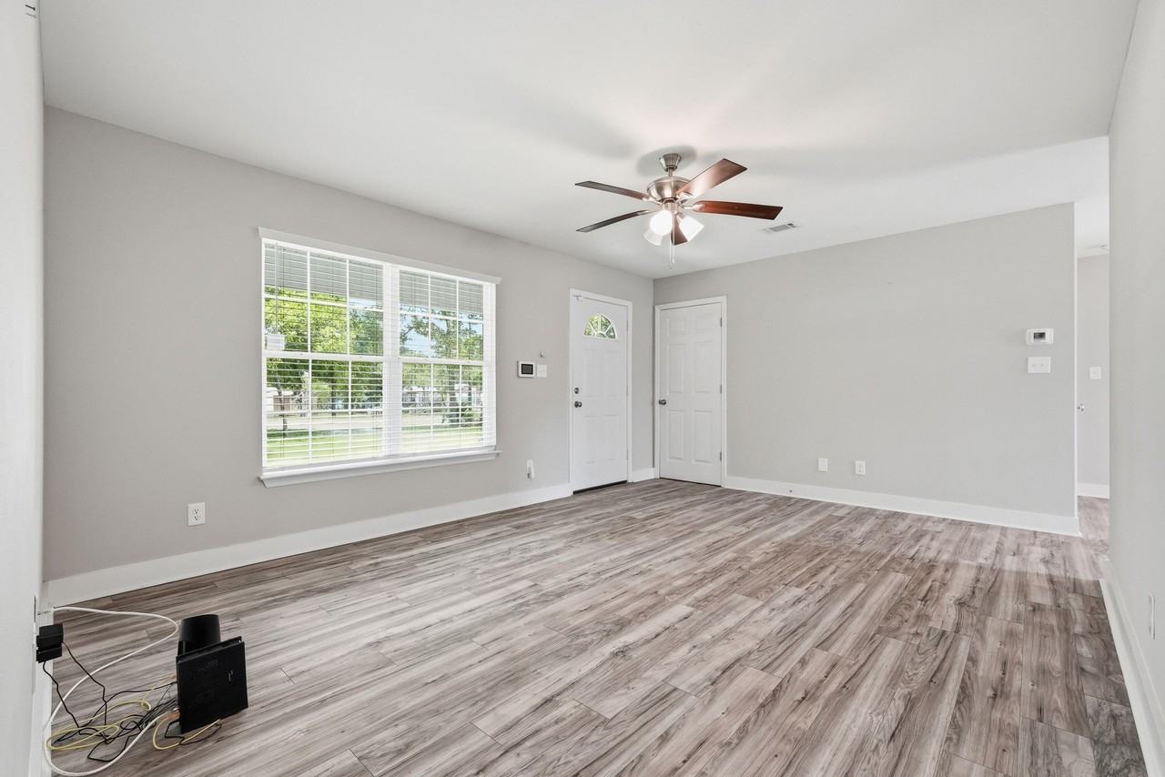 254 E Iris Ln - Photo 6 of 41
