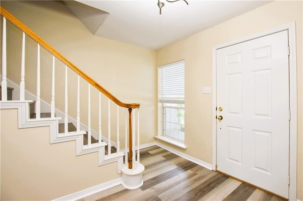 5404 Clearpoint Dr - Photo 3 of 16