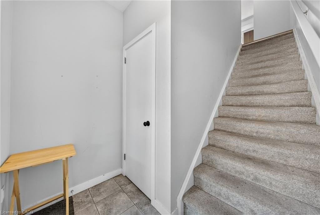 519 Duke St W Uppr - Photo 6 of 36