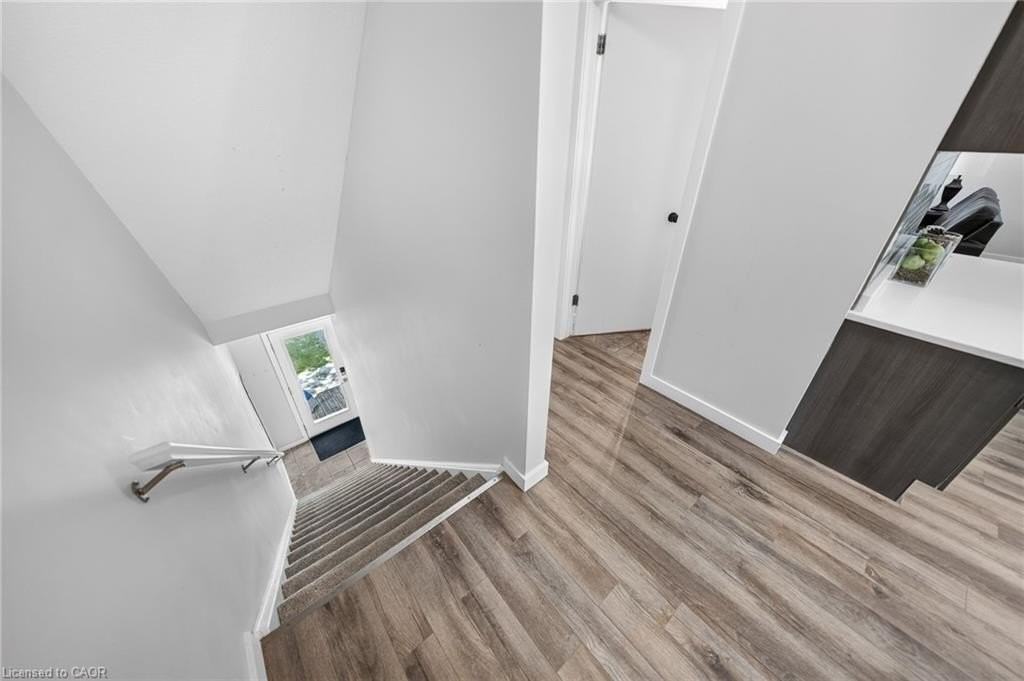 519 Duke St W Uppr - Photo 7 of 36