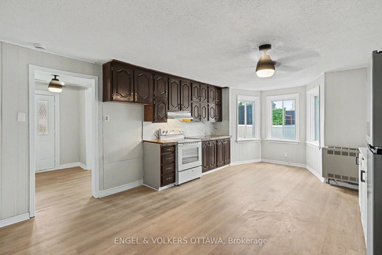 728 Laval St - Photo 3 of 18