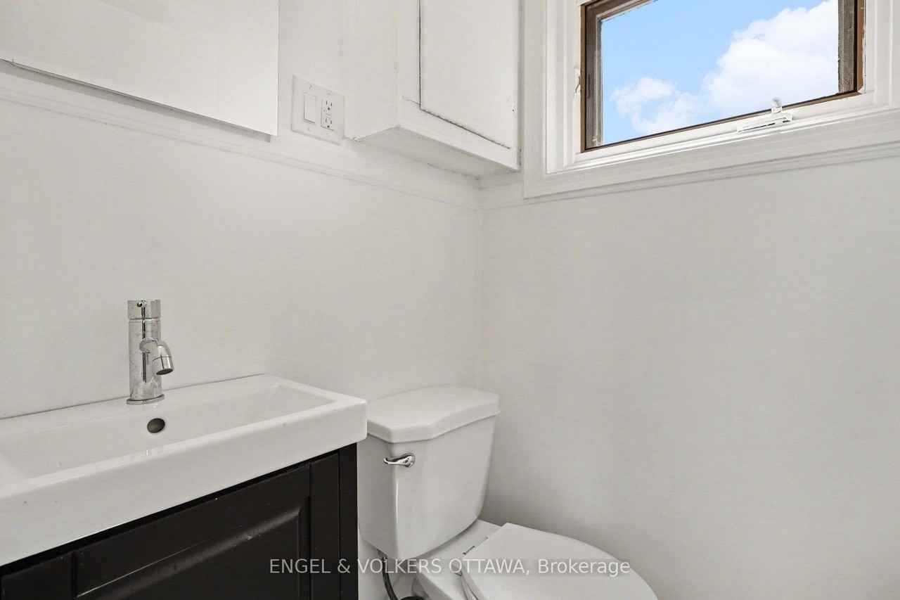 728 Laval St - Photo 5 of 18