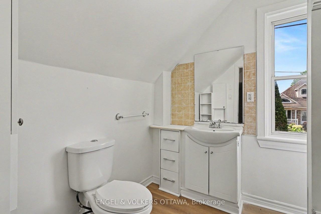 728 Laval St - Photo 6 of 18