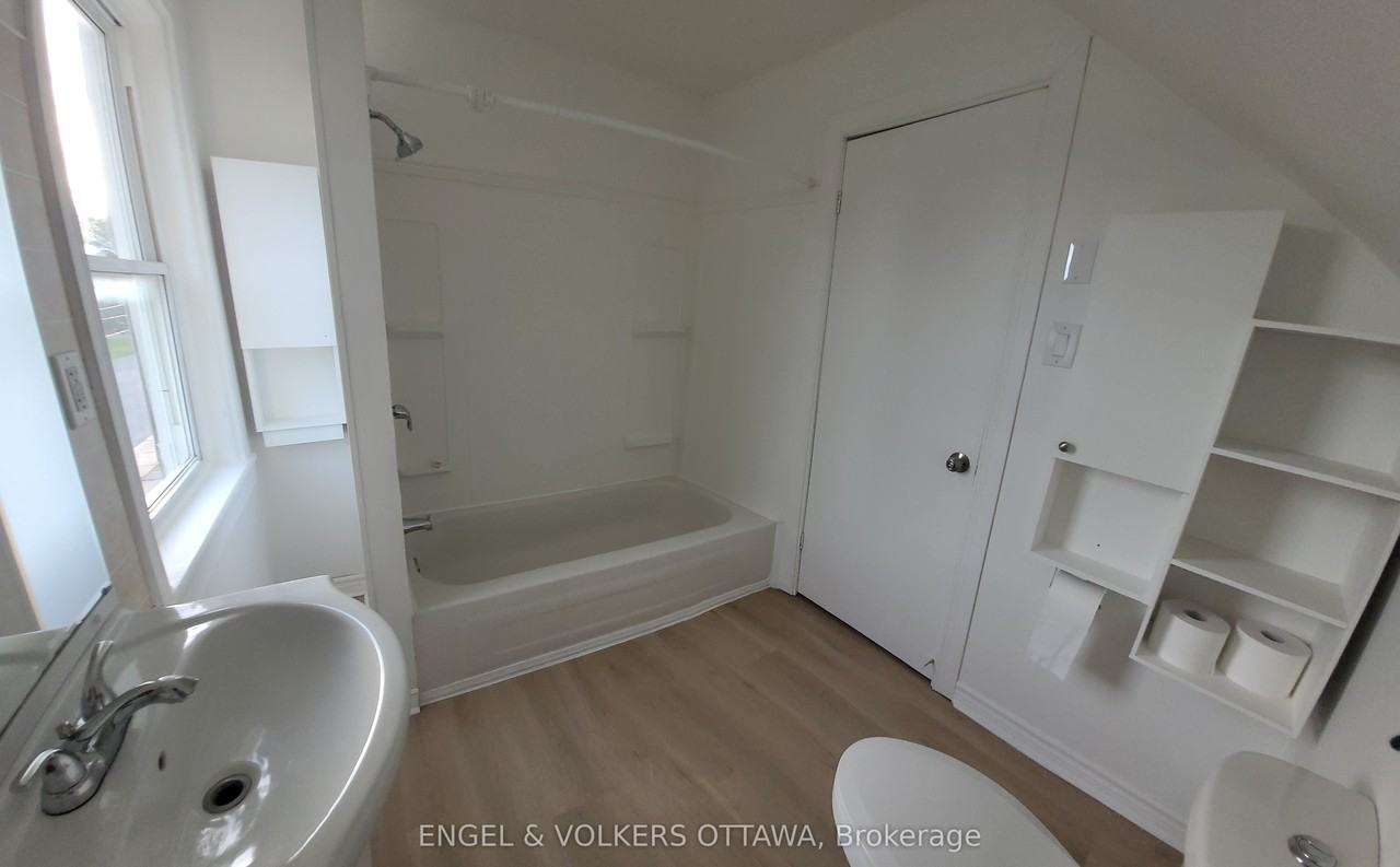 728 Laval St - Photo 7 of 18