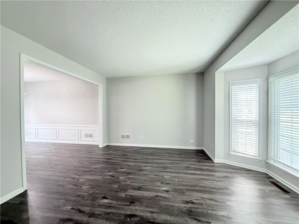 175 Sessingham Ln - Photo 3 of 23