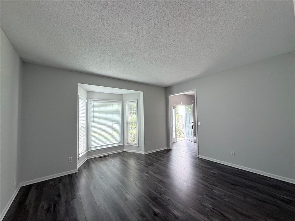 175 Sessingham Ln - Photo 4 of 23