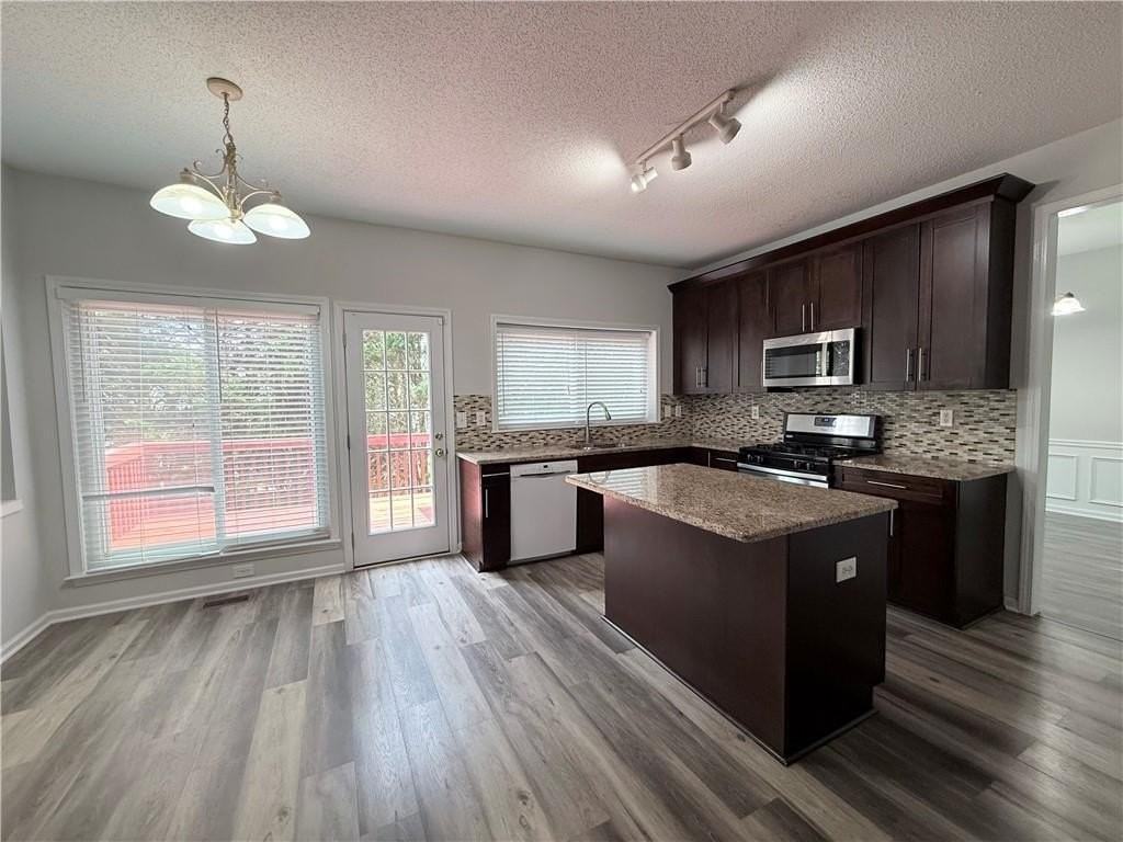 175 Sessingham Ln - Photo 6 of 23