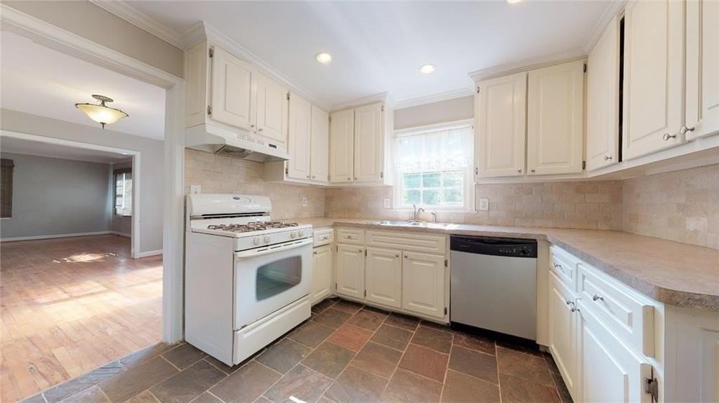 1674 Beacon Hill Blvd Ne - Photo 6 of 50