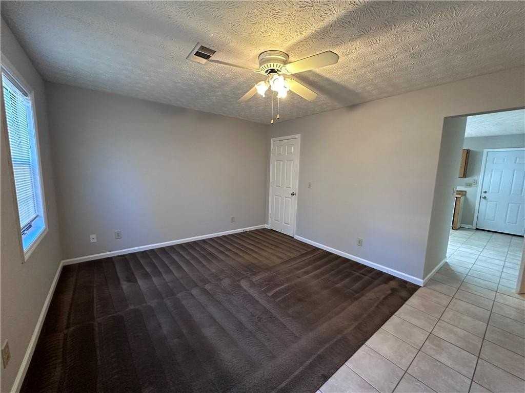 502 Oakwood Ct - Photo 3 of 29