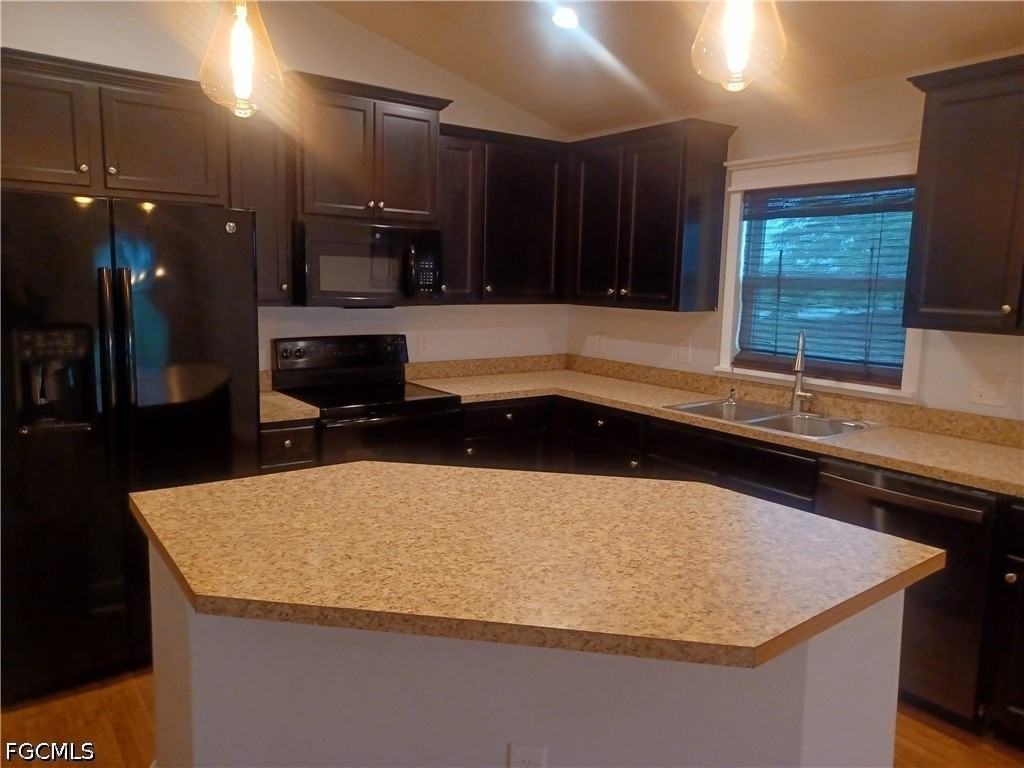 204 Nw 5th Ter - Photo 3 of 18