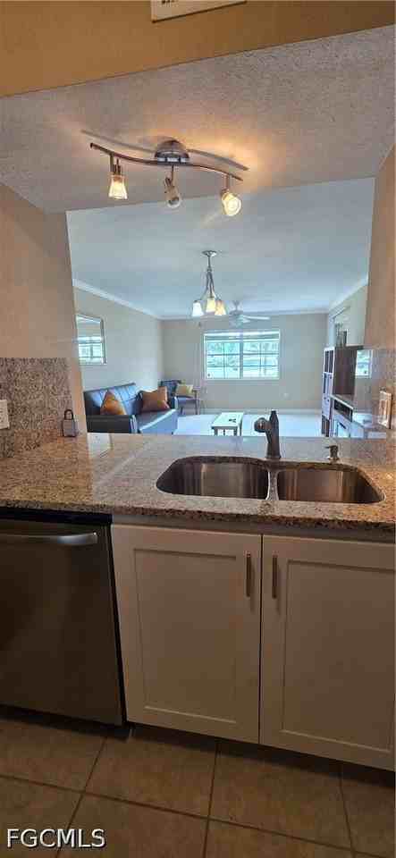 3419 Winkler Ave - Photo 3 of 30