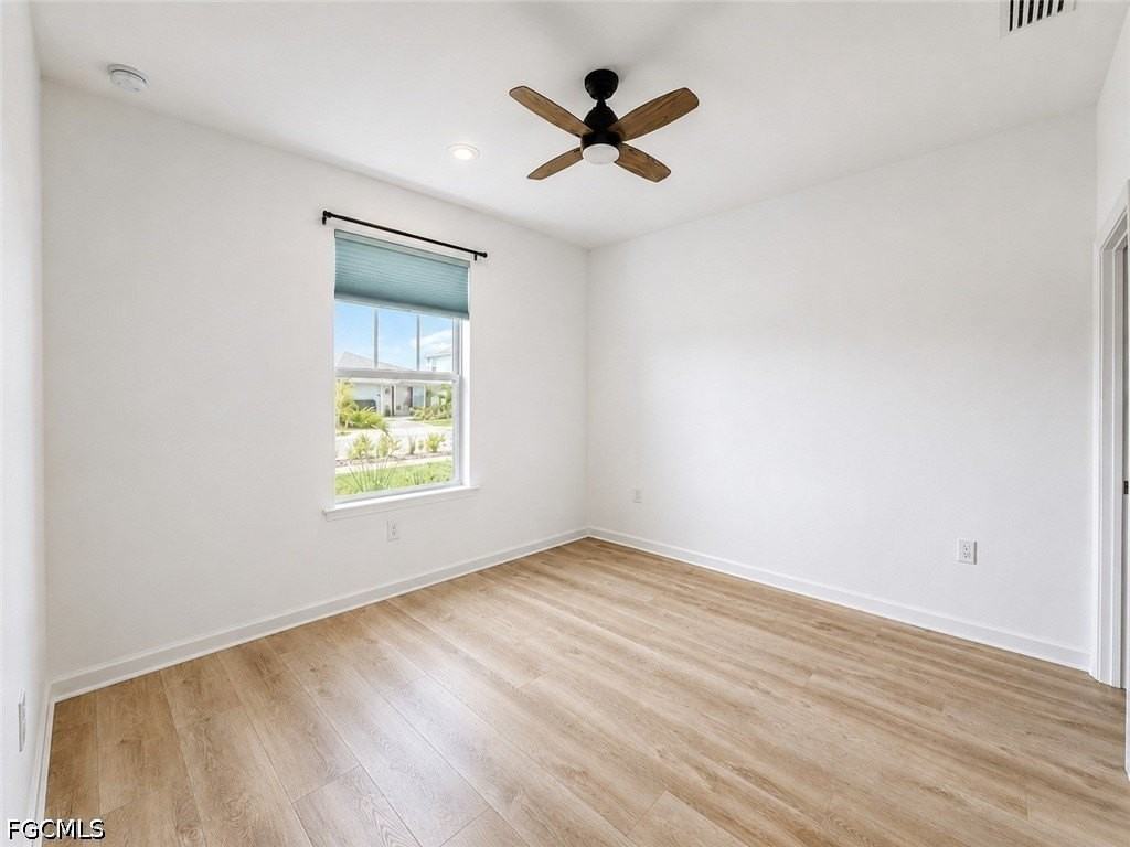 42723 Valley Brooks St - Photo 4 of 23
