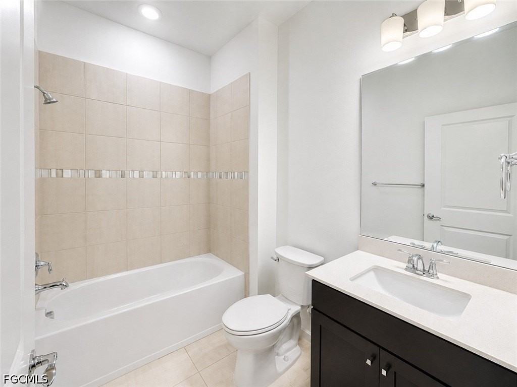 42723 Valley Brooks St - Photo 6 of 23