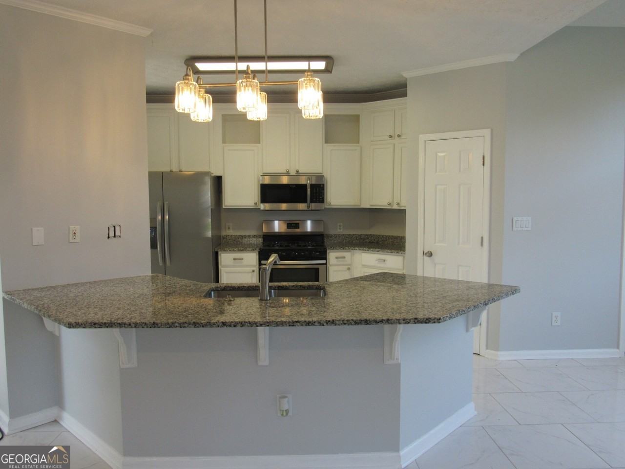 305 Sunderland Cir - Photo 7 of 43