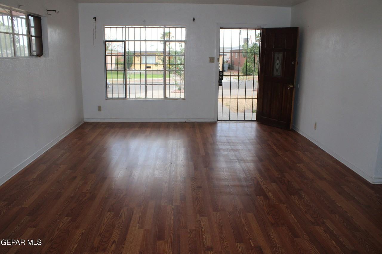 3221 Monroe Ave - Photo 3 of 23