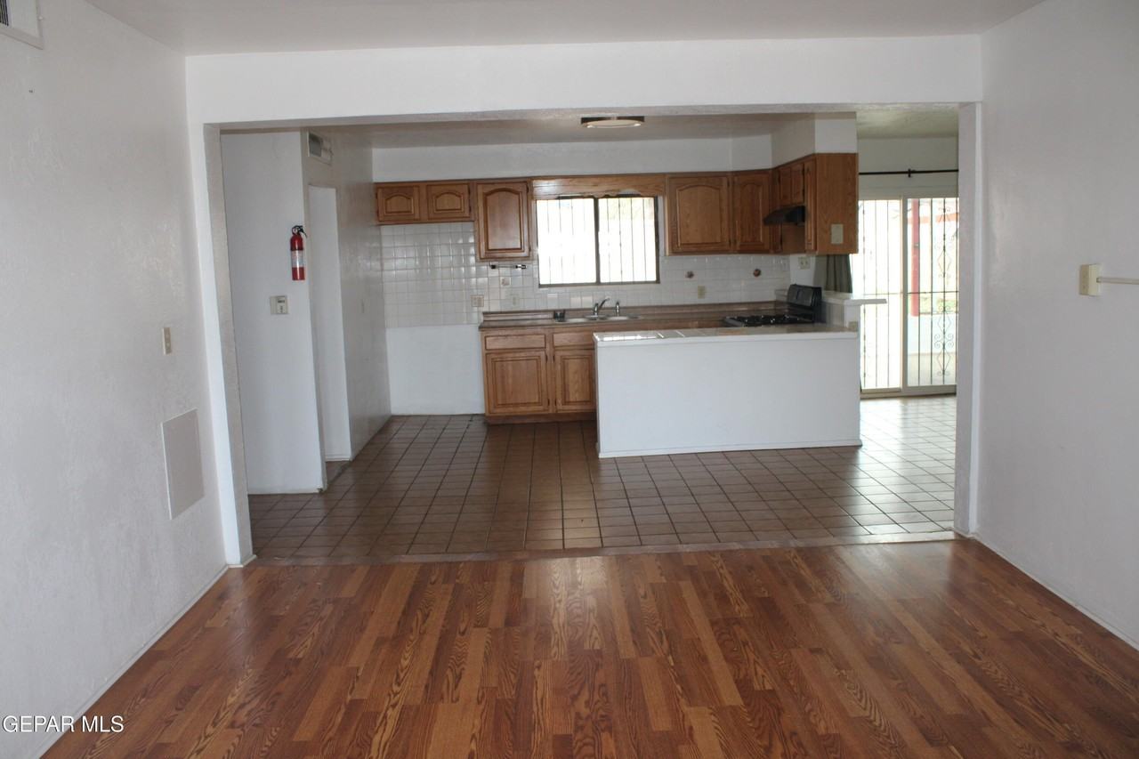 3221 Monroe Ave - Photo 4 of 23