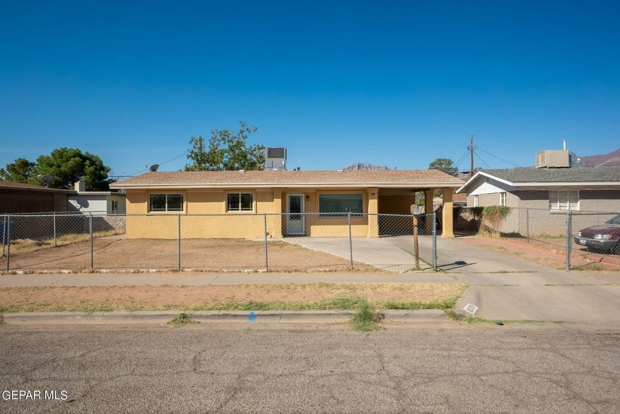9309 Montgomery Dr - Photo 2 of 20