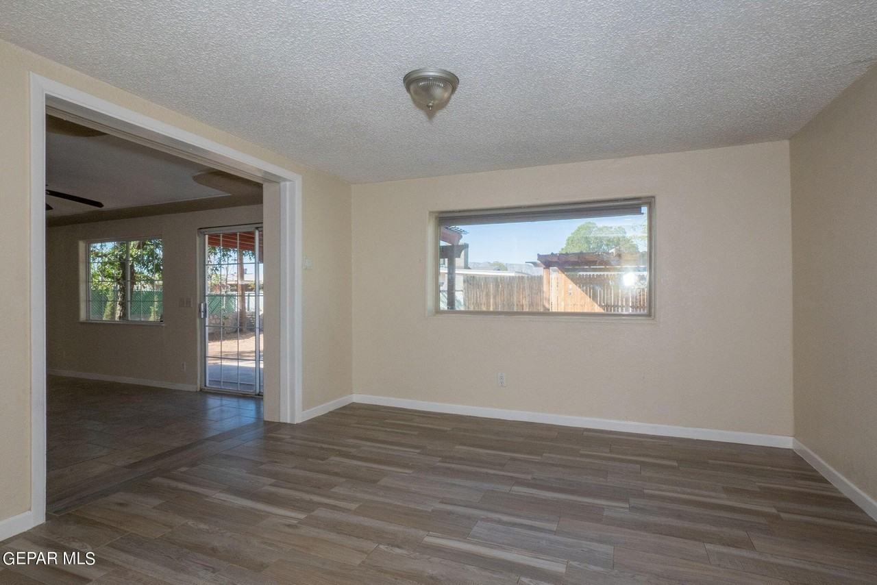 9309 Montgomery Dr - Photo 4 of 20